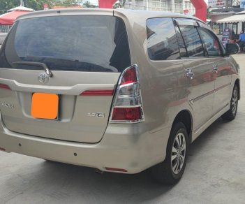 Toyota Innova E 2015 - Bán xe Toyota Innova 2.0E 2015 màu nâu vàng, xe đẹp đi kĩ chính hãng Toyota Sure