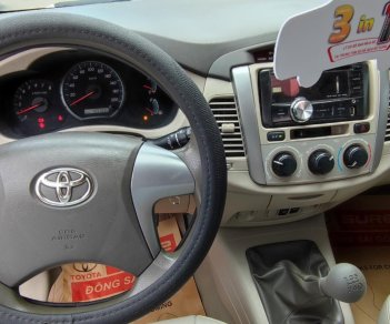 Toyota Innova E 2015 - Bán xe Toyota Innova 2.0E 2015 màu nâu vàng, xe đẹp đi kĩ chính hãng Toyota Sure