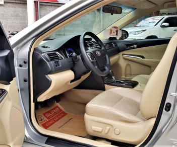 Toyota Camry E 2015 - Cần bán xe Toyota Camry 2.0E 2015 màu bạc, xe đẹp đi kĩ, chính hãng Toyota Sure