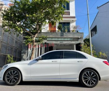 Mercedes-Benz C200 2019 - Cần bán xe Mercedes C200 sản xuất 2019, màu trắng