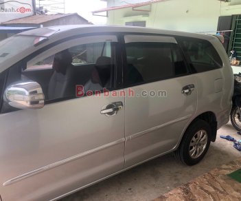 Toyota Innova 2011 - Cần bán gấp Toyota Innova đời 2011, màu bạc