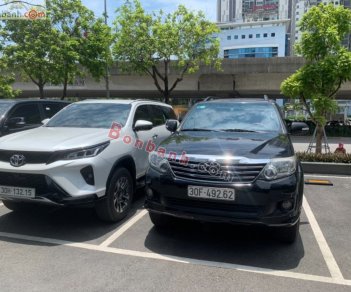 Toyota Fortuner   V  2012 - Cần bán xe Toyota Fortuner V năm 2012, màu đen còn mới