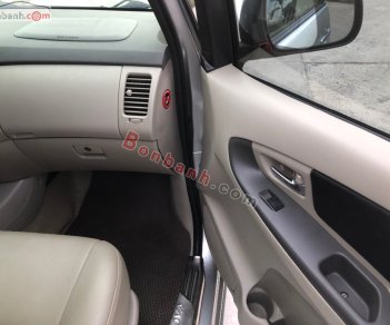 Toyota Innova 2014 - Cần bán Toyota Innova sản xuất 2014, màu bạc xe gia đình