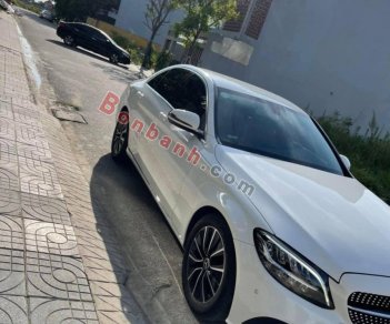 Mercedes-Benz C200 2019 - Cần bán xe Mercedes C200 sản xuất 2019, màu trắng