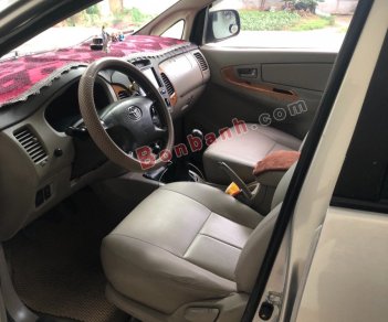 Toyota Innova 2011 - Cần bán gấp Toyota Innova đời 2011, màu bạc