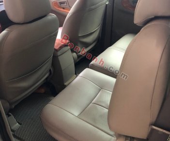 Toyota Innova 2011 - Cần bán gấp Toyota Innova đời 2011, màu bạc