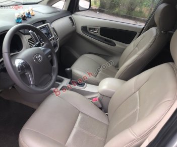 Toyota Innova 2014 - Cần bán Toyota Innova sản xuất 2014, màu bạc xe gia đình