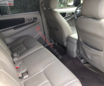 Toyota Innova 2014 - Cần bán Toyota Innova sản xuất 2014, màu bạc xe gia đình