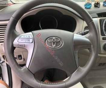 Toyota Innova 2014 - Cần bán Toyota Innova sản xuất 2014, màu bạc xe gia đình