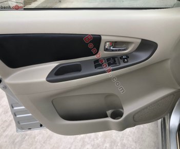 Toyota Innova 2014 - Cần bán Toyota Innova sản xuất 2014, màu bạc xe gia đình