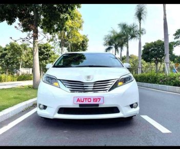 Toyota Sienna     2015 - Cần bán gấp Toyota Sienna năm sản xuất 2015, màu trắng xe gia đình