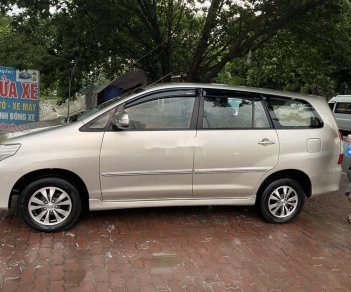 Toyota Innova 2016 - Bán Toyota Innova sản xuất 2016, màu bạc chính chủ