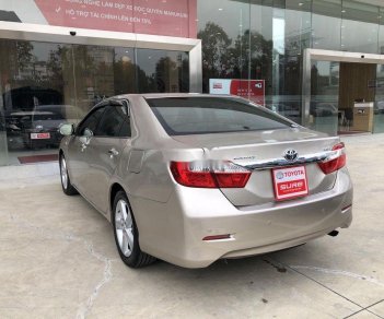 Toyota Camry   2.5Q   2013 - Bán Toyota Camry 2.5Q sản xuất năm 2013, màu bạc còn mới, giá tốt