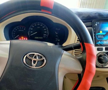 Toyota Innova 2014 - Cần bán Toyota Innova 2014, màu bạc số sàn, giá chỉ 348 triệu