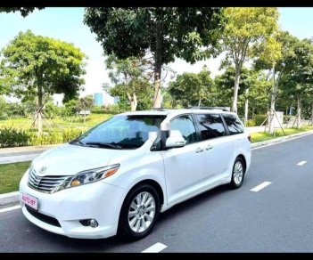 Toyota Sienna     2015 - Cần bán gấp Toyota Sienna năm sản xuất 2015, màu trắng xe gia đình