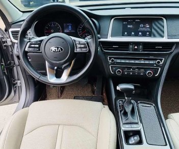 Kia Optima   2.0 Luxury 2019 - Bán Kia Optima 2.0 Luxury sản xuất năm 2019, màu xám còn mới 