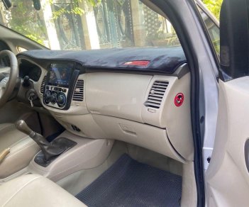 Toyota Innova 2014 - Cần bán gấp Toyota Innova sản xuất 2014, màu bạc còn mới giá cạnh tranh