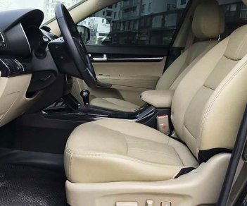 Kia Sorento   GAT AT  2017 - Bán Kia Sorento GAT AT đời 2017, màu xám còn mới, giá 696tr