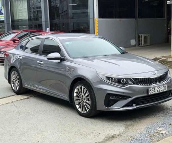 Kia Optima   2.0 Luxury 2019 - Bán Kia Optima 2.0 Luxury sản xuất năm 2019, màu xám còn mới 