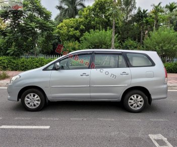 Toyota Innova 2010 - Cần bán Toyota Innova sản xuất 2010, màu bạc, 295 triệu