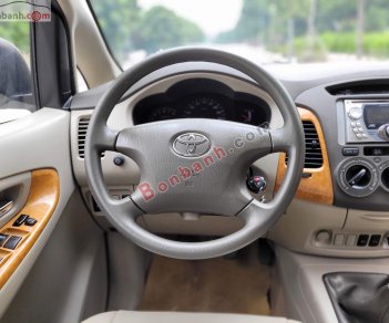 Toyota Innova 2010 - Cần bán Toyota Innova sản xuất 2010, màu bạc, 295 triệu