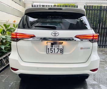 Bán xe Toyota Fortuner đời 2019, màu trắng còn mới