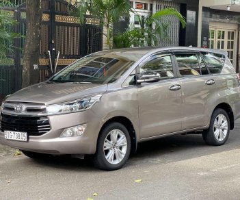 Toyota Innova 2018 - Bán ô tô Toyota Innova năm 2018, màu xám xe gia đình, giá tốt