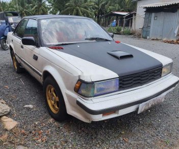 Nissan Bluebird 1986 - Bán xe Nissan Bluebird đời 1986, hai màu đen trắng, nhập khẩu giá cạnh tranh