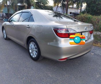 Toyota Camry 2016 - Bán xe Toyota Camry năm 2016, màu bạc còn mới