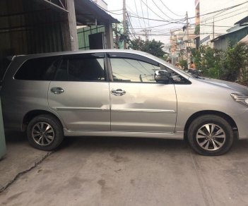 Toyota Innova 2015 - Cần bán lại xe Toyota Innova năm 2015, màu bạc xe gia đình, 448tr