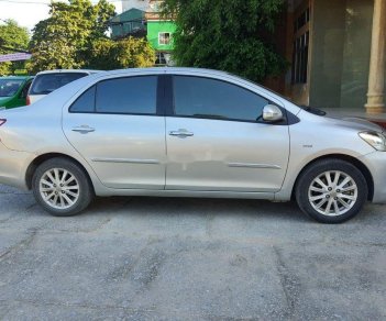 Toyota Vios E  2011 - Cần bán lại xe Toyota Vios E 2011, màu bạc xe gia đình, giá chỉ 265 triệu