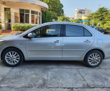 Toyota Vios E  2011 - Cần bán lại xe Toyota Vios E 2011, màu bạc xe gia đình, giá chỉ 265 triệu