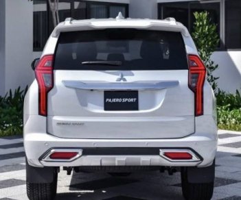 Mitsubishi Pajero 2021 - Bán xe Mitsubishi Pajero đời 2021, màu trắng, nhập khẩu nguyên chiếc