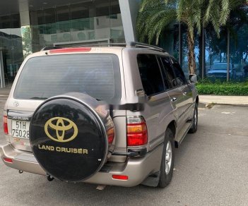 Toyota Land Cruiser    2000 - Bán ô tô Toyota Land Cruiser năm sản xuất 2000, màu bạc 