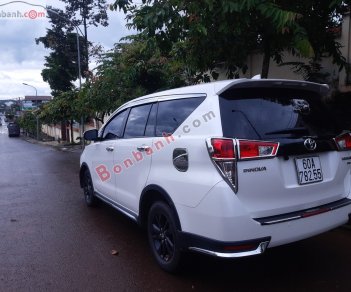 Toyota Innova   2.0 Venturer 2020 - Cần bán gấp Toyota Innova 2.0 Venturer 2020, màu trắng còn mới
