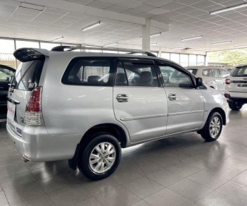 Toyota Innova 2.0G 2011 - Bán Toyota Innova 2.0G năm 2011, màu bạc