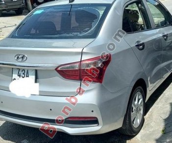 Hyundai Grand i10 2016 - Cần bán gấp Hyundai Grand i10 đời 2016, màu bạc xe gia đình