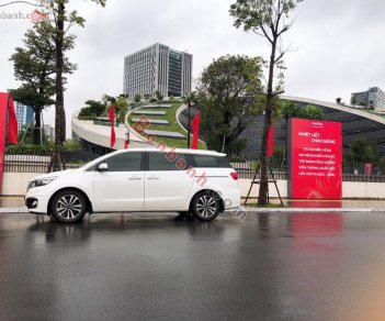 Kia Sedona 2016 - Bán xe Kia Sedona năm 2016, màu trắng, 659 triệu