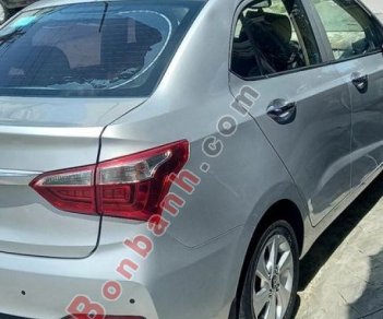 Hyundai Grand i10 2016 - Cần bán gấp Hyundai Grand i10 đời 2016, màu bạc xe gia đình