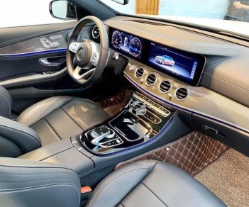 Mercedes-Benz E300 2020 - Cần bán xe Mercedes đời 2020, màu nâu