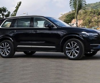 Volvo XC90 2017 - Bán ô tô Volvo XC90 năm sản xuất 2017, màu đen, xe nhập