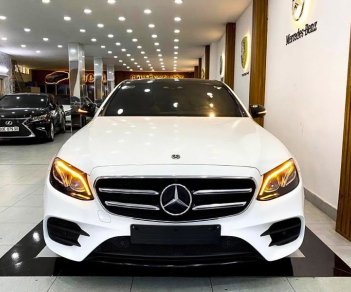 Mercedes-Benz E300 2021 - Cần bán gấp Mercedes E300 sản xuất 2021, màu trắng, xe nhập chính chủ