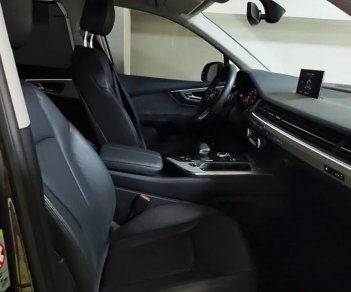 Audi Q7 2018 - Cần bán lại xe Audi Q7 sản xuất 2018, màu nâu, xe nhập còn mới