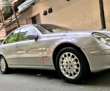 Mercedes-Benz E240 2004 - Bán Mercedes E240 đời 2004, màu bạc giá cạnh tranh