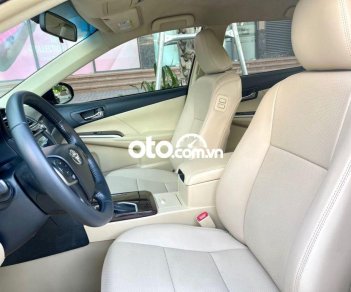 Toyota Camry  2.0E 2017 - Cần bán lại xe Toyota Camry 2.0E sản xuất 2017, màu đen