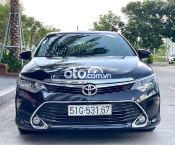 Toyota Camry  2.0E 2017 - Cần bán lại xe Toyota Camry 2.0E sản xuất 2017, màu đen