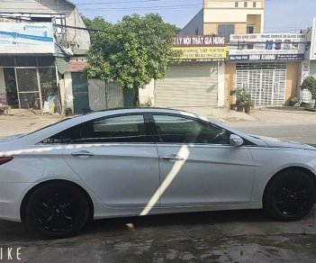 Hyundai Sonata   AT    2010 - Bán ô tô Hyundai Sonata AT đời 2010, màu trắng, nhập khẩu còn mới