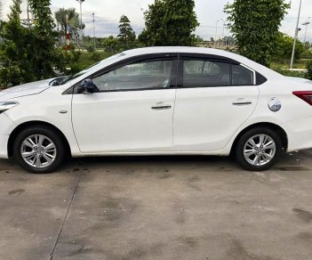 Toyota Vios 2015 - Bán Toyota Vios đời 2015, màu trắng còn mới
