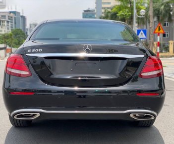 Mercedes-Benz E200 2017 - Bán Mercedes E200 năm sản xuất 2017, màu đen