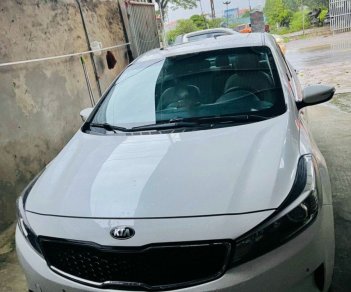 Kia Cerato   1.6 AT  2017 - Cần bán lại xe Kia Cerato 1.6 AT sản xuất năm 2017, màu trắng  